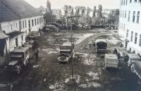 Imagine atasata: Deutsche_Truppen_im_Hof_der_Banatia_Schule_1941.jpg